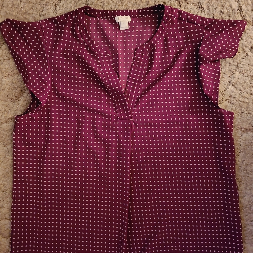 Maroon with qhotw dollars dot top